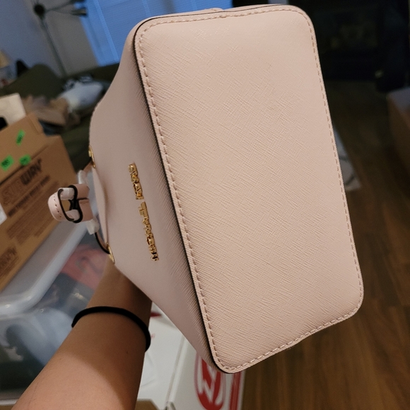 BNWT Michael Kors Bucket Bag - Picture 6 of 6